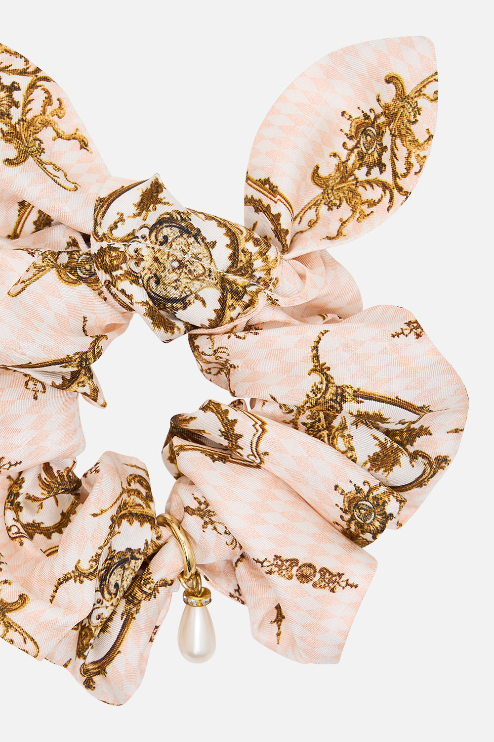 SCRUNCHIE WITH TRINKET THE QUEENS QUARTERS