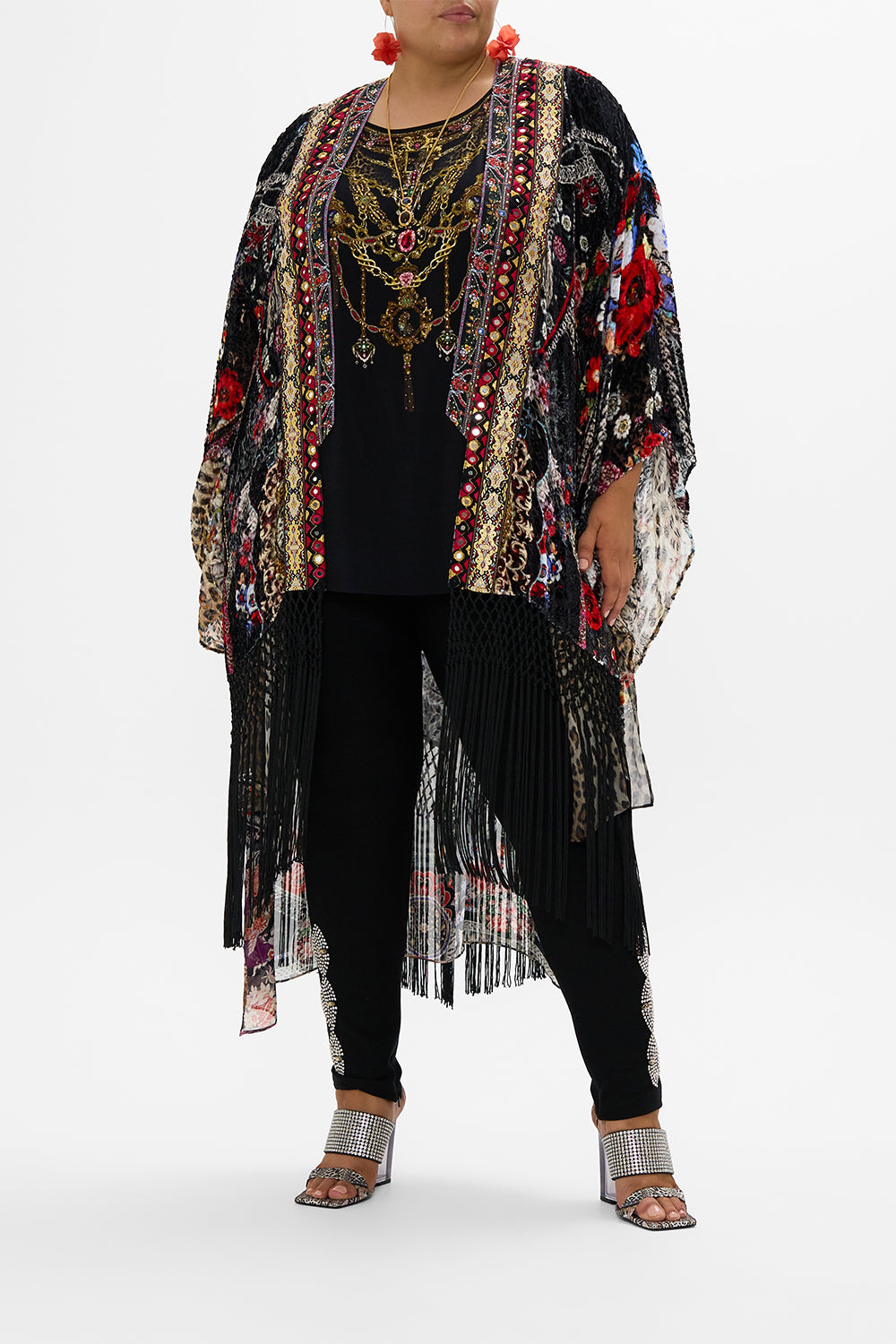 KIMONO WITH LONG UNDERLAYER VOLENDAM DOLLS