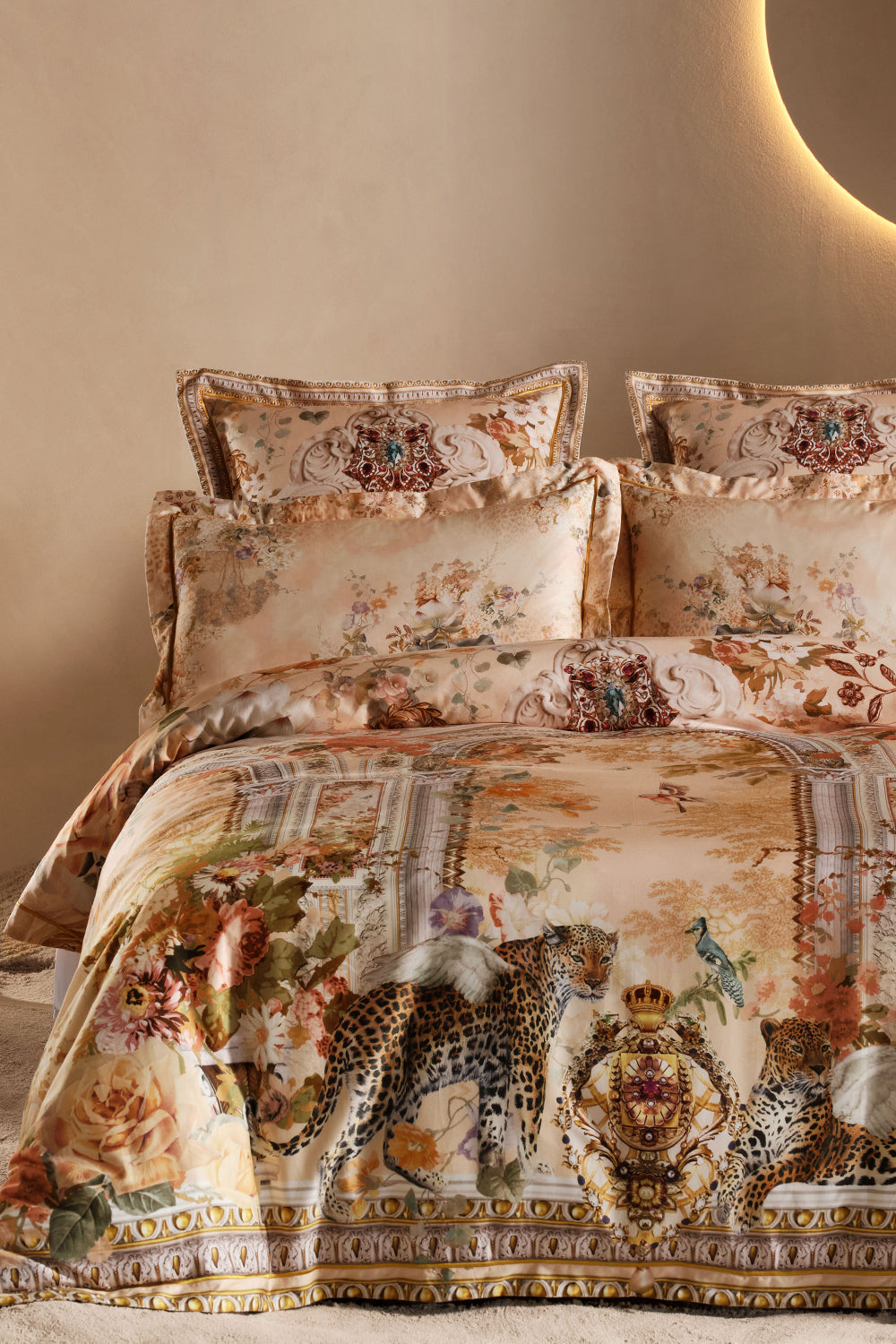 QUILT COVER SET ADORNED IN ANTIQUITY