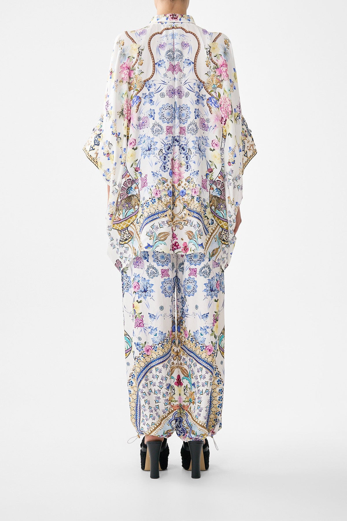 BATWING SHIRT ALL ABOUT THAT LACE