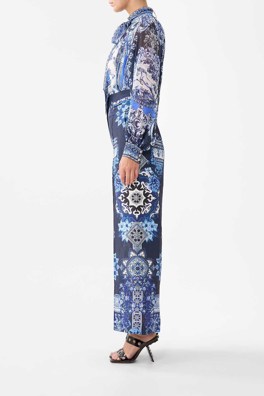 DETACHABLE PUSSY BOW RAGLAN BLOUSE A TILED WONDERLAND