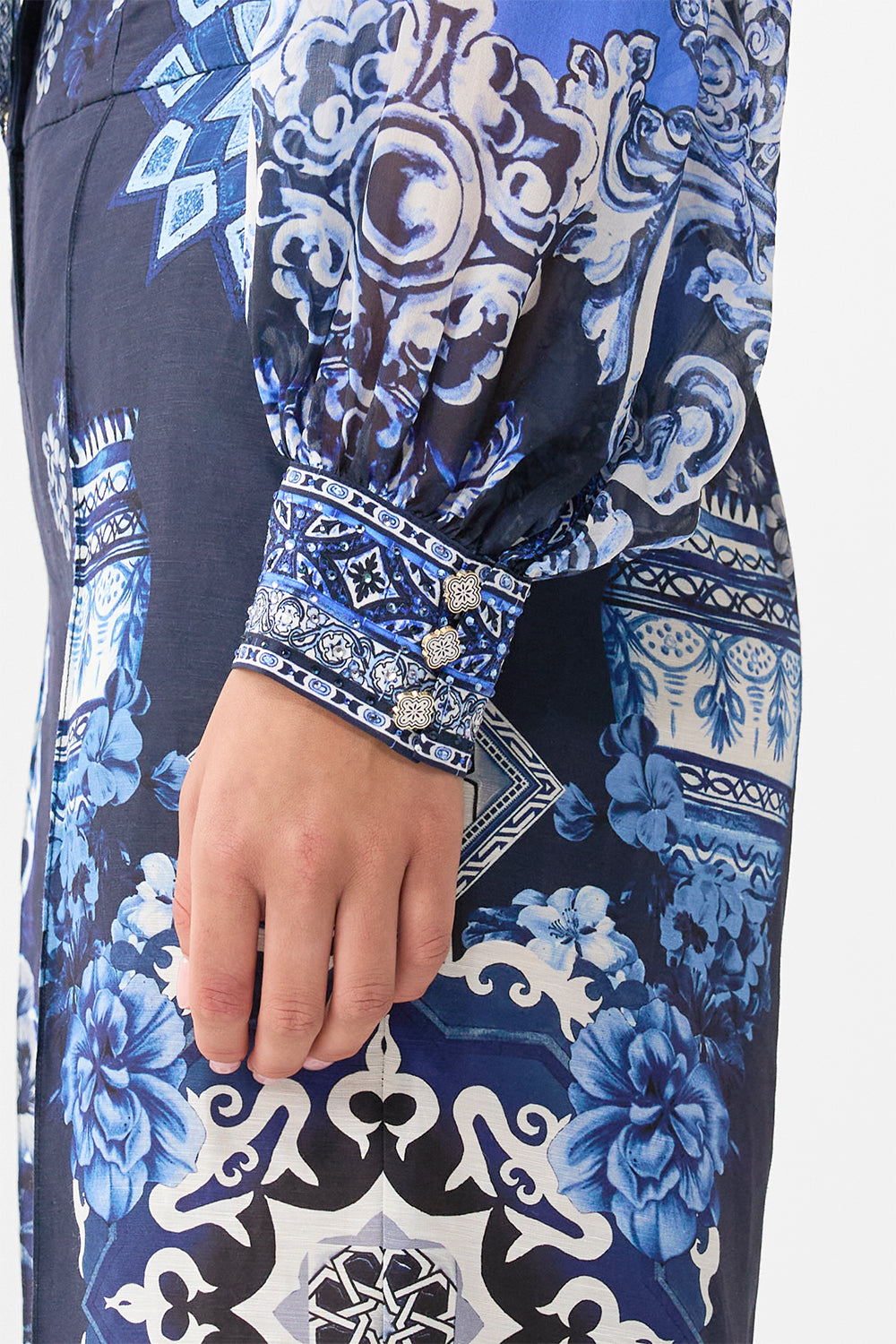 DETACHABLE PUSSY BOW RAGLAN BLOUSE A TILED WONDERLAND