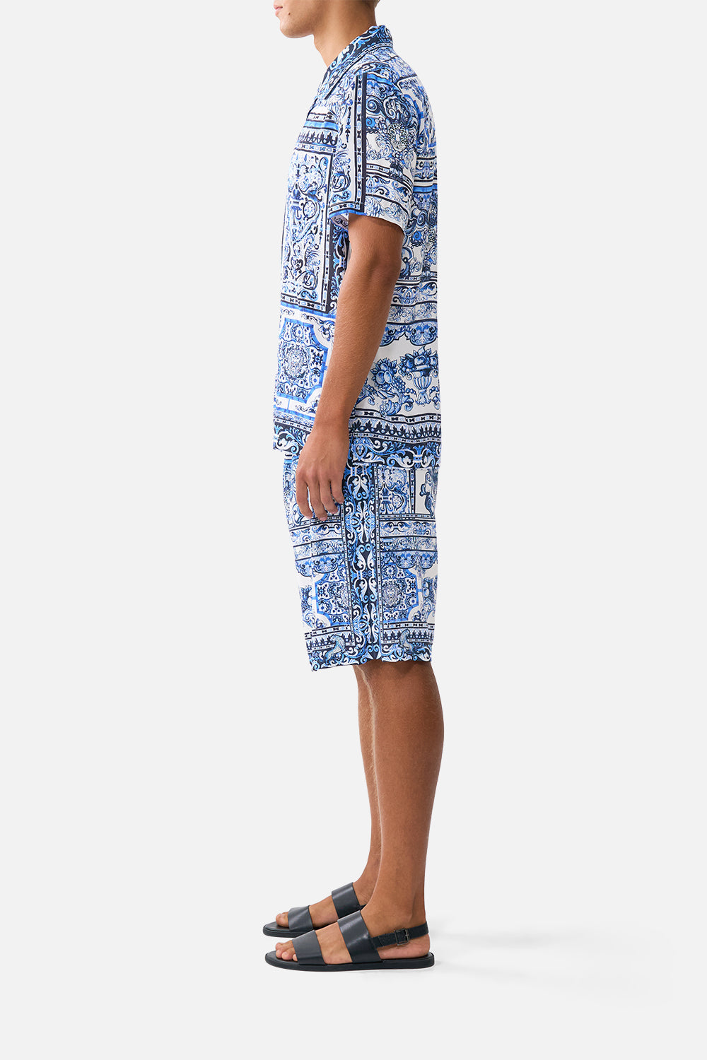 SHORT SLEEVE CAMP COLLARED SHIRT A TILED WONDERLAND