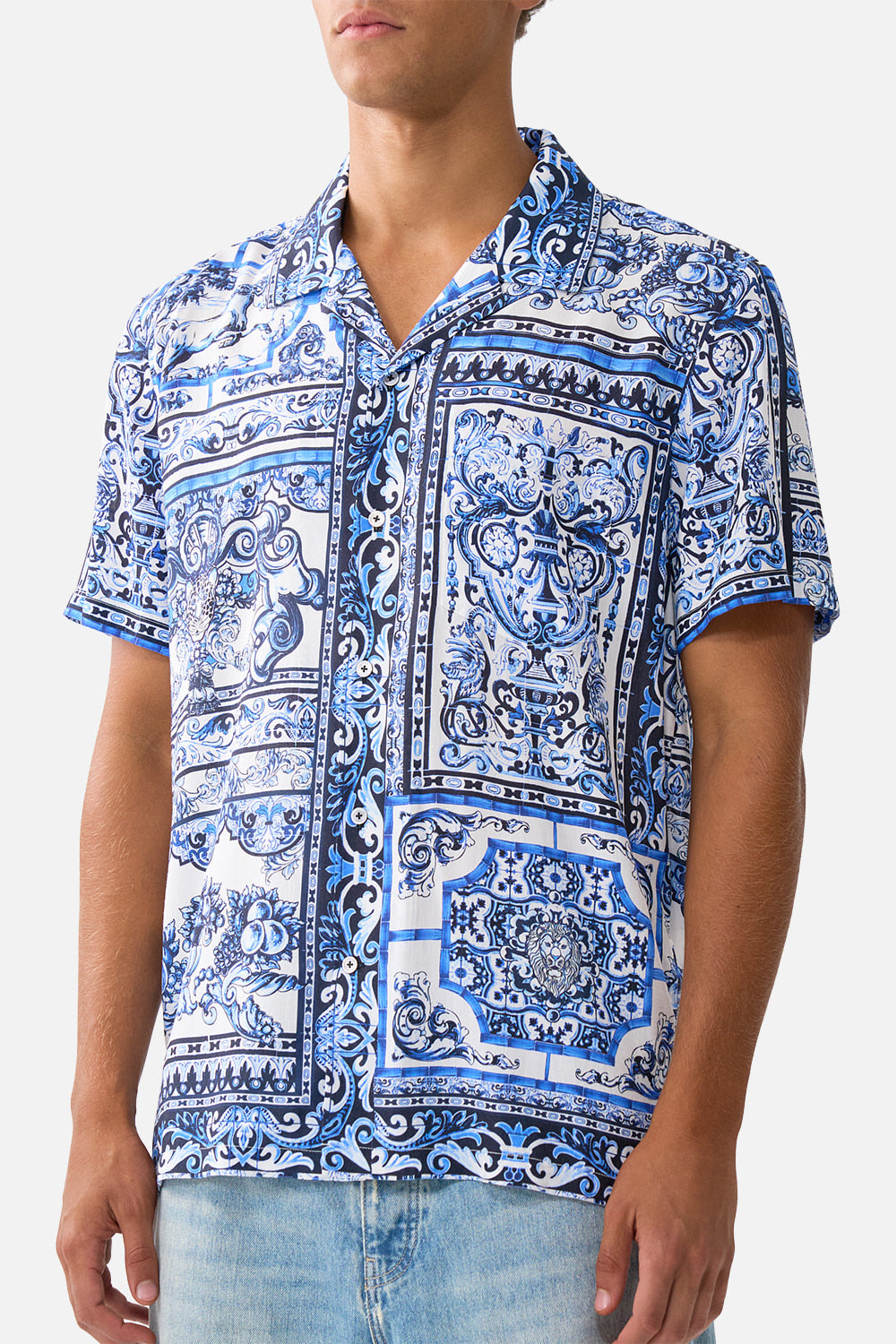 SHORT SLEEVE CAMP COLLARED SHIRT A TILED WONDERLAND