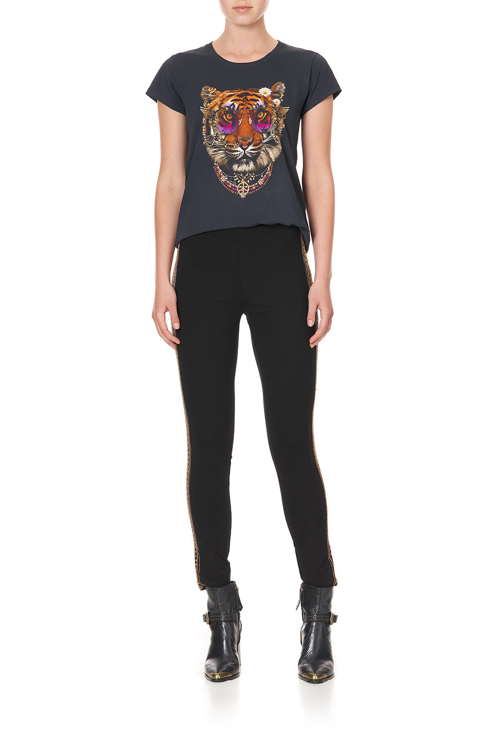 CURVED HEM FITTED TEE DRIFTING DREAMER