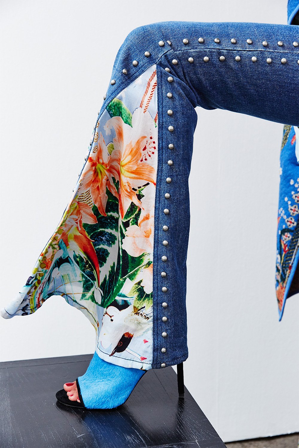 FLARED JEAN WITH CONTRAST PANEL THE STILL ABYSS