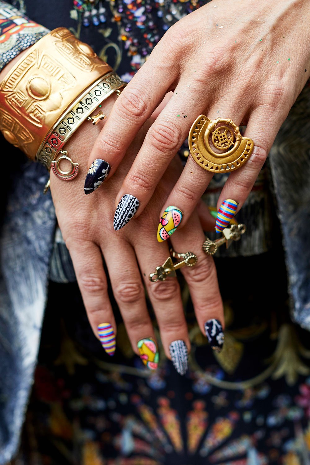 GOLD BRASS CUT OUT SPIN RING