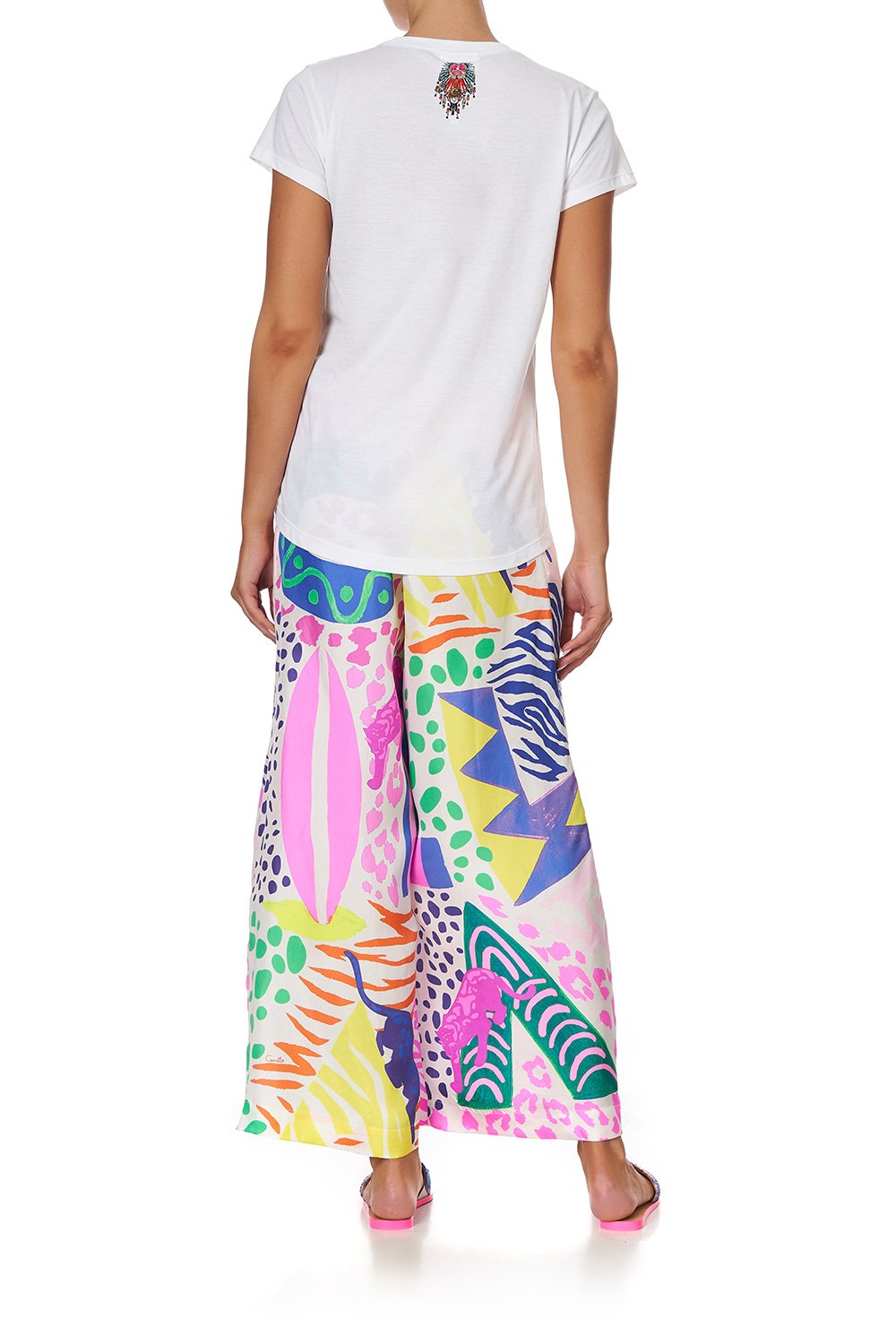 CURVED HEM FITTED TEE COMING DOWN FROM COSMOS