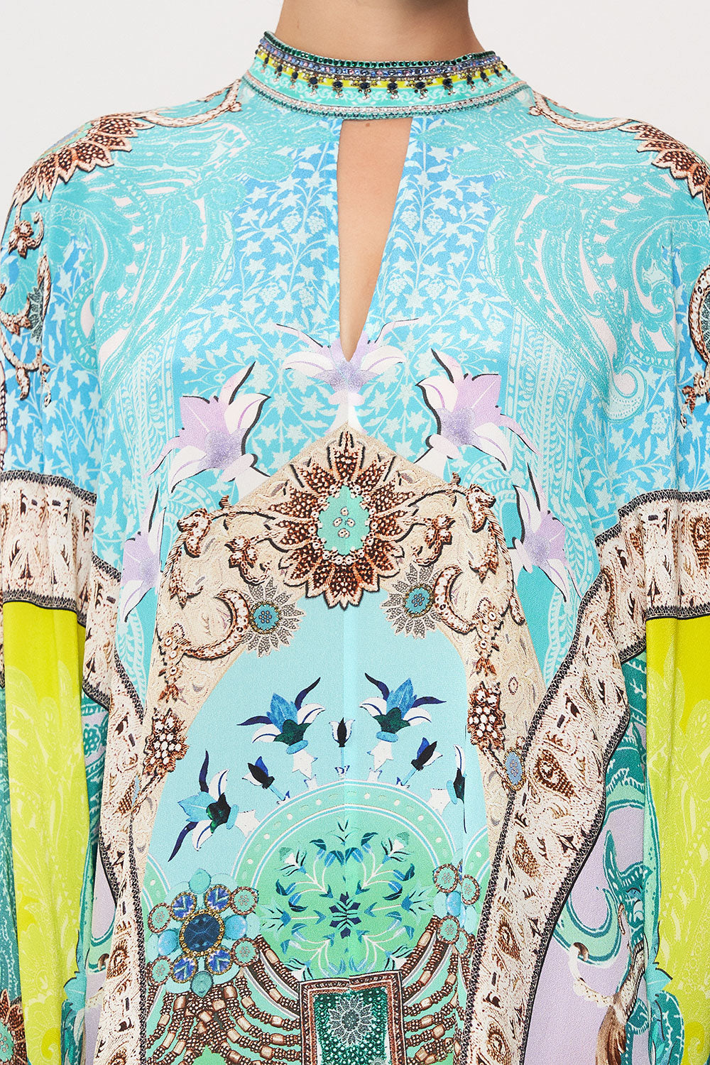 SHORT KAFTAN WITH HIGH NECK TURN BACK TIME