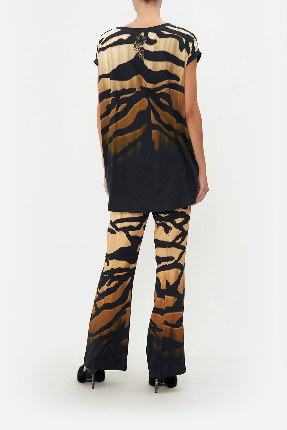 EXTENDED SLEEVE TEE WITH BUTTONS TAME MY TIGER