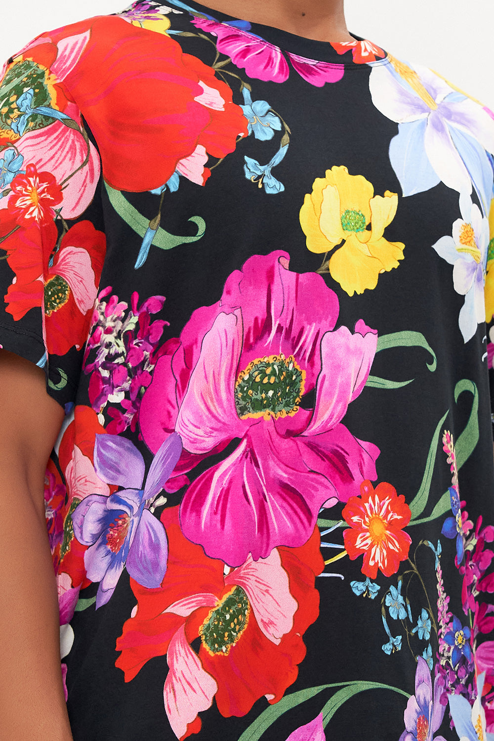 RELAXED FIT TEE AWAY WITH THE FAIRIES