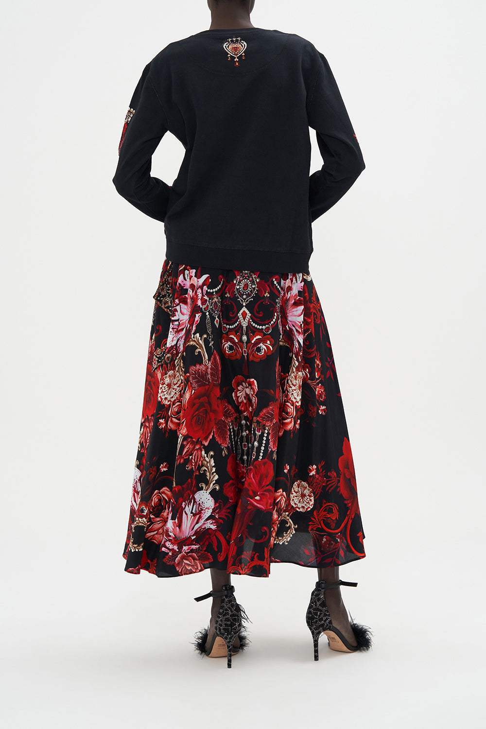 ROUND NECK SWEATER SISTERHOOD OF THE ROSE