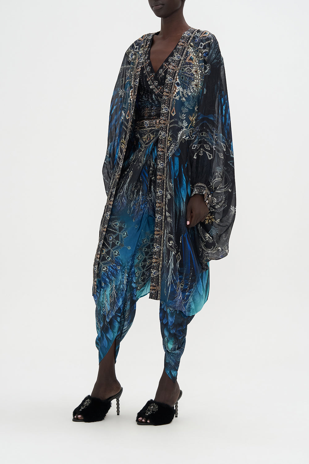 DRAMATIC SLEEVE COCOON LAYER GROUND CONTROL