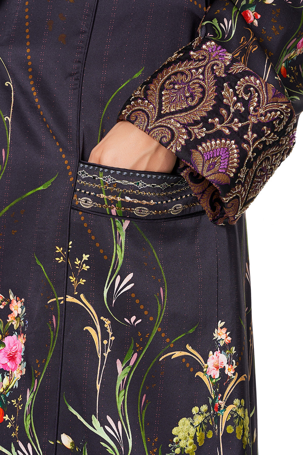 COAT WITH DETACHABLE BACK BAND WILD FLOWER