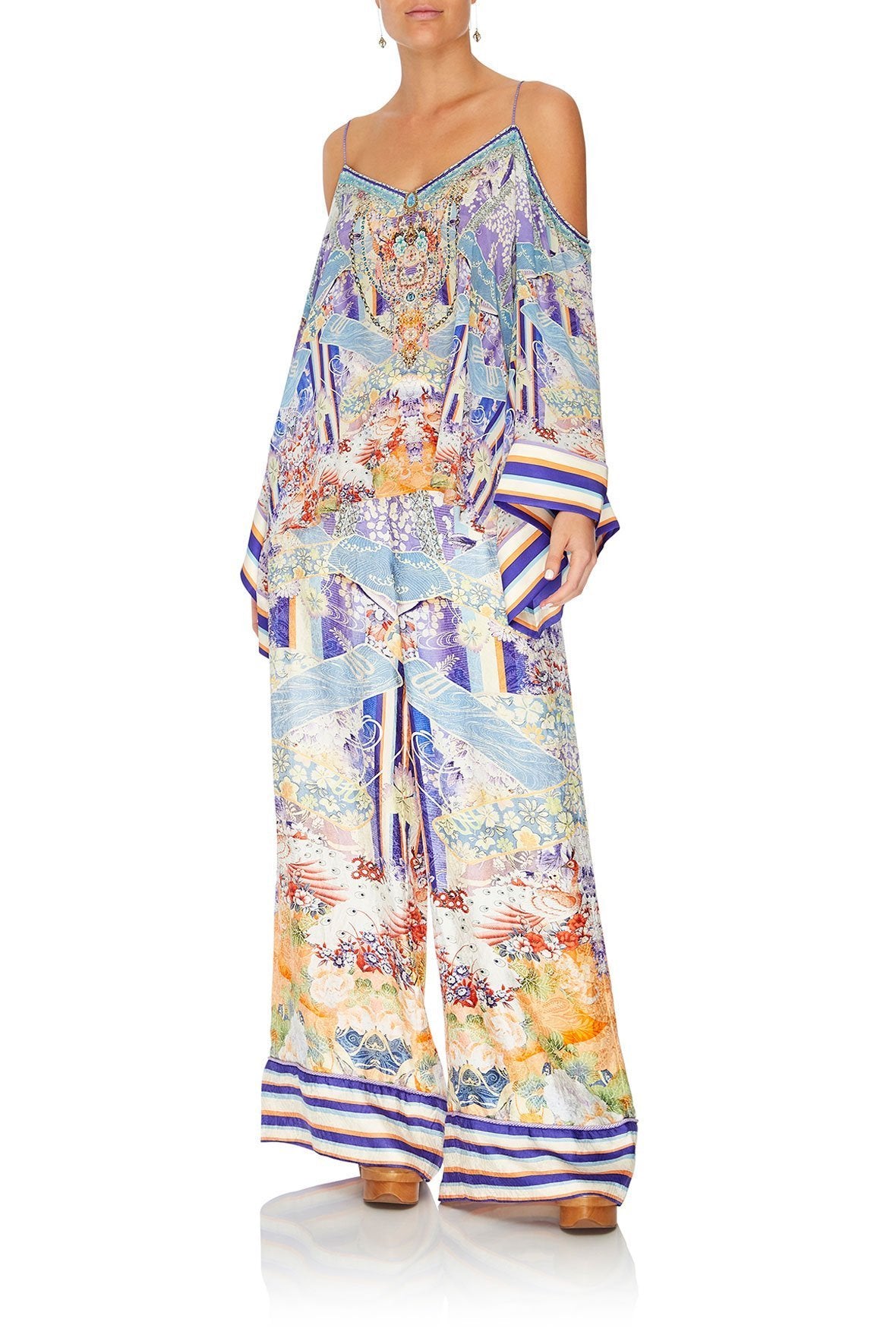 FLARE SLEEVE TOP GIRL IN THE KIMONO