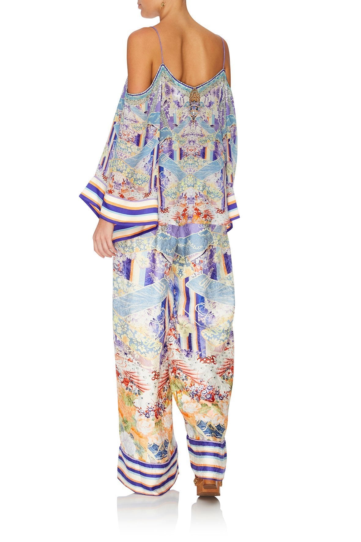 FLARE SLEEVE TOP GIRL IN THE KIMONO