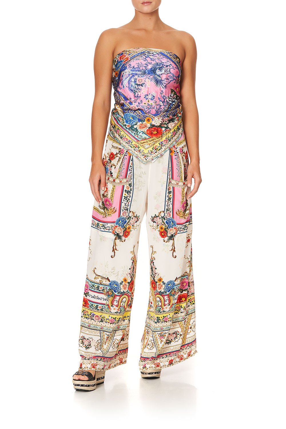 LARGE SQUARE SCARF PARTY IN THE PALACE