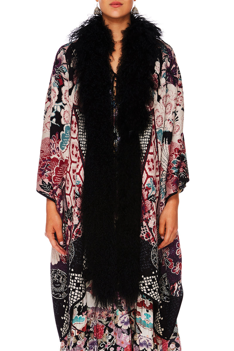 CAMILLA NIGHTS WITH HER REVERSIBLE OVERSIZED PONCHO W FUR