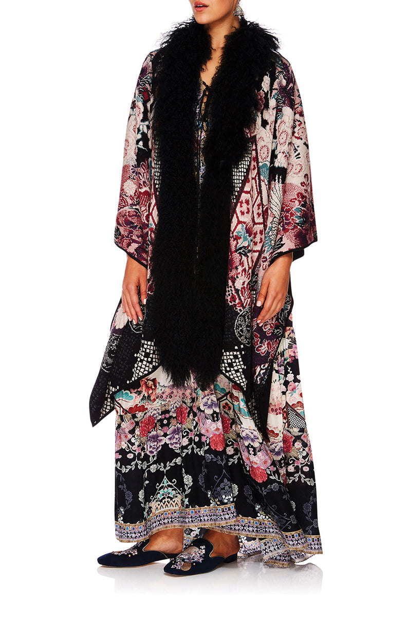 CAMILLA NIGHTS WITH HER REVERSIBLE OVERSIZED PONCHO W FUR