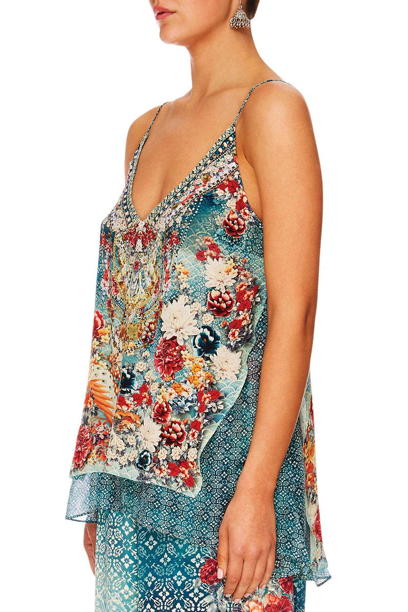 HER HEIRLOOM MULTILAYER V NECK TOP