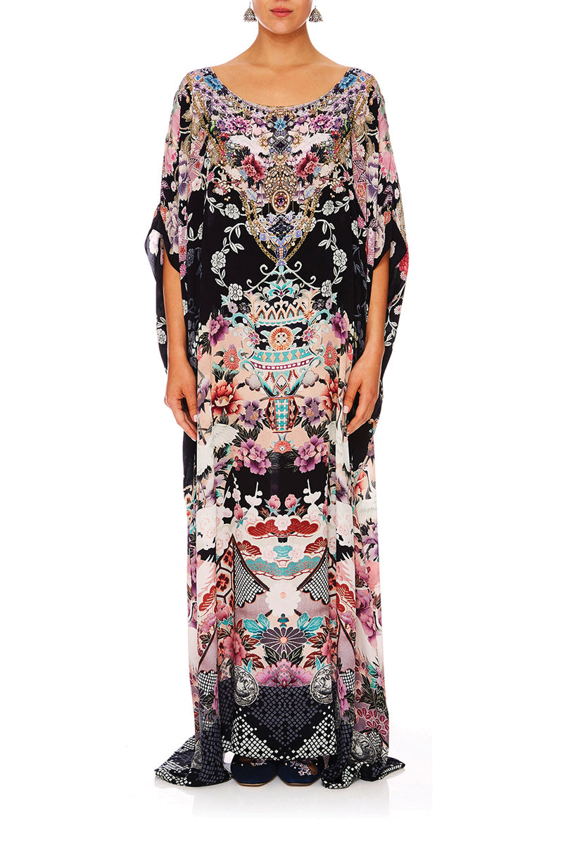 CAMILLA NIGHTS WITH HER ROUND NECK KAFTAN