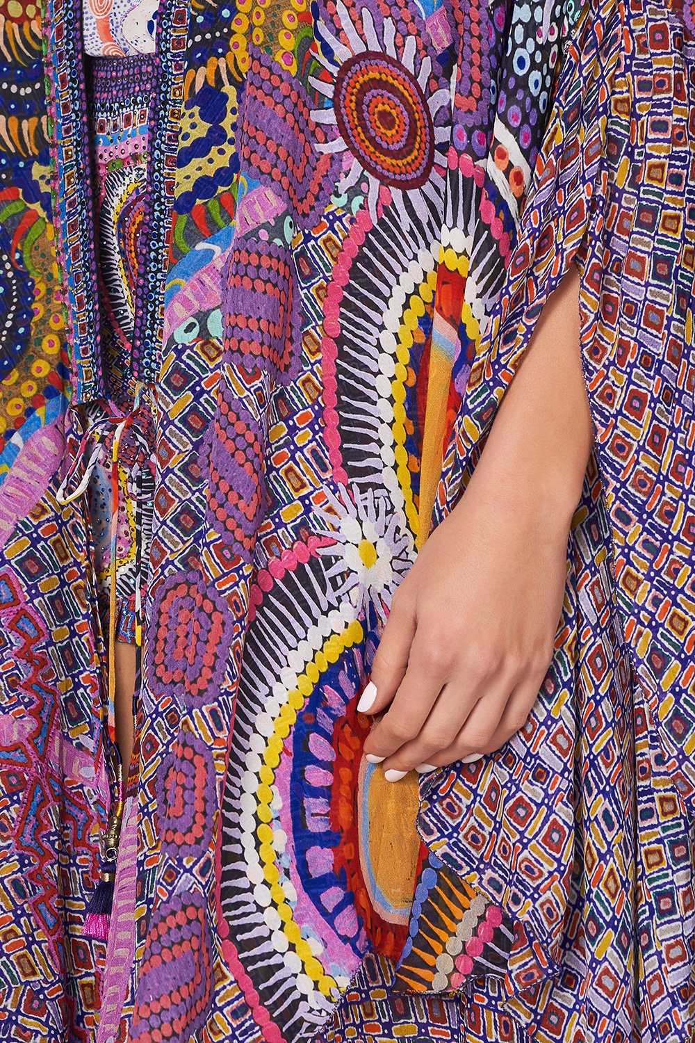 SCALLOPED EDGE LAYER WARLU DREAMING