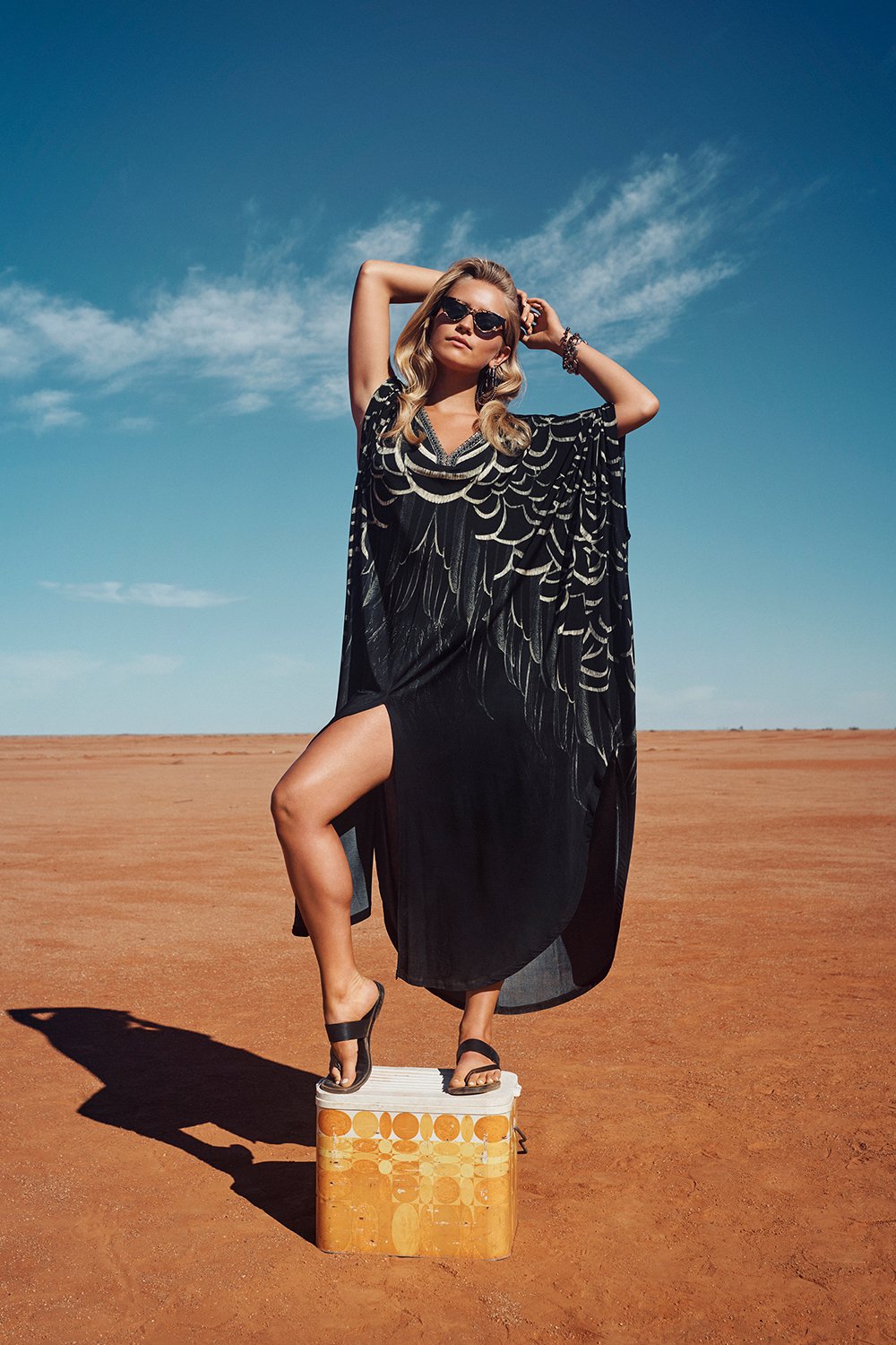 JERSEY LONG KAFTAN WITH ROUNDED HEM UNDER A FULL MOON