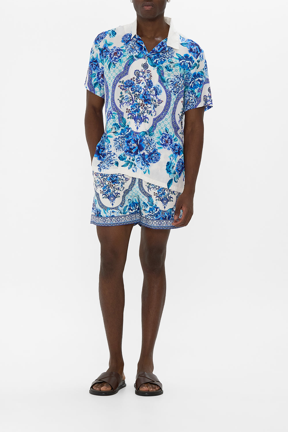 The CAMILLA SHORT SLEEVE CAMP COLLARED SHIRT A CERAMIC GARDEN in our A CERAMIC GARDEN print.