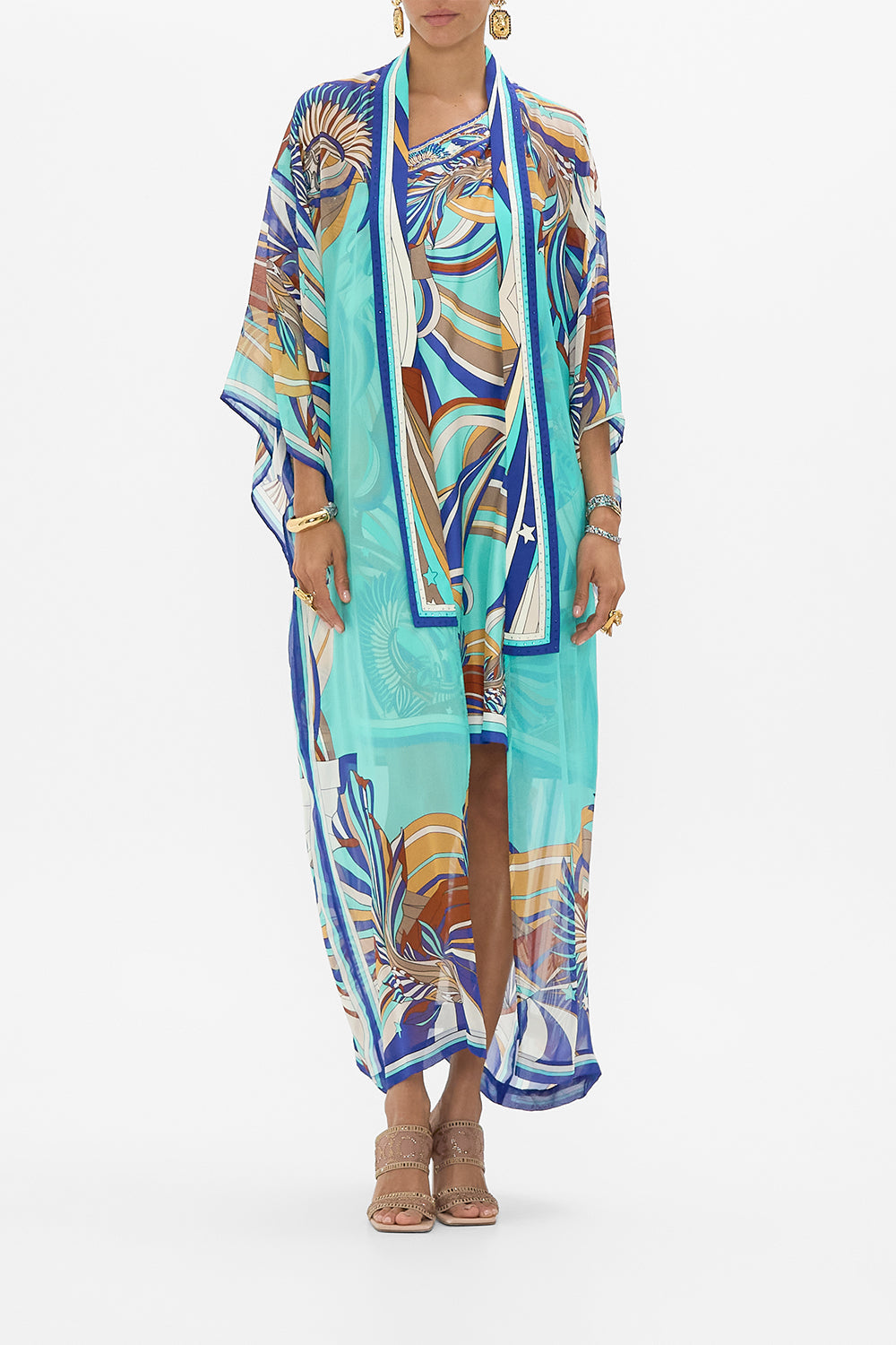 The CAMILLA KIMONO LAYER WITH COLLAR OASIS ORACLE in our OASIS ORACLE print.
