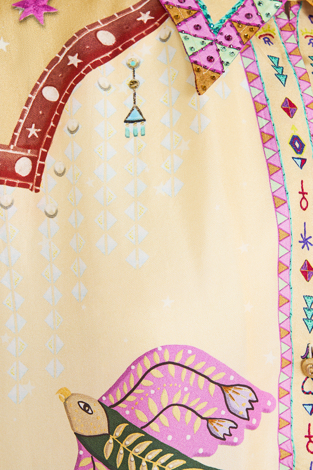 The CAMILLA OVERSIZED SHIRT WITH POCKET ASWAN ABSTRACT in our  print.