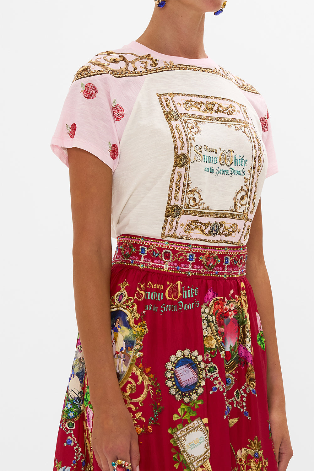 Disney CAMILLA graphic t shirt in Just One Bite Snow White 
