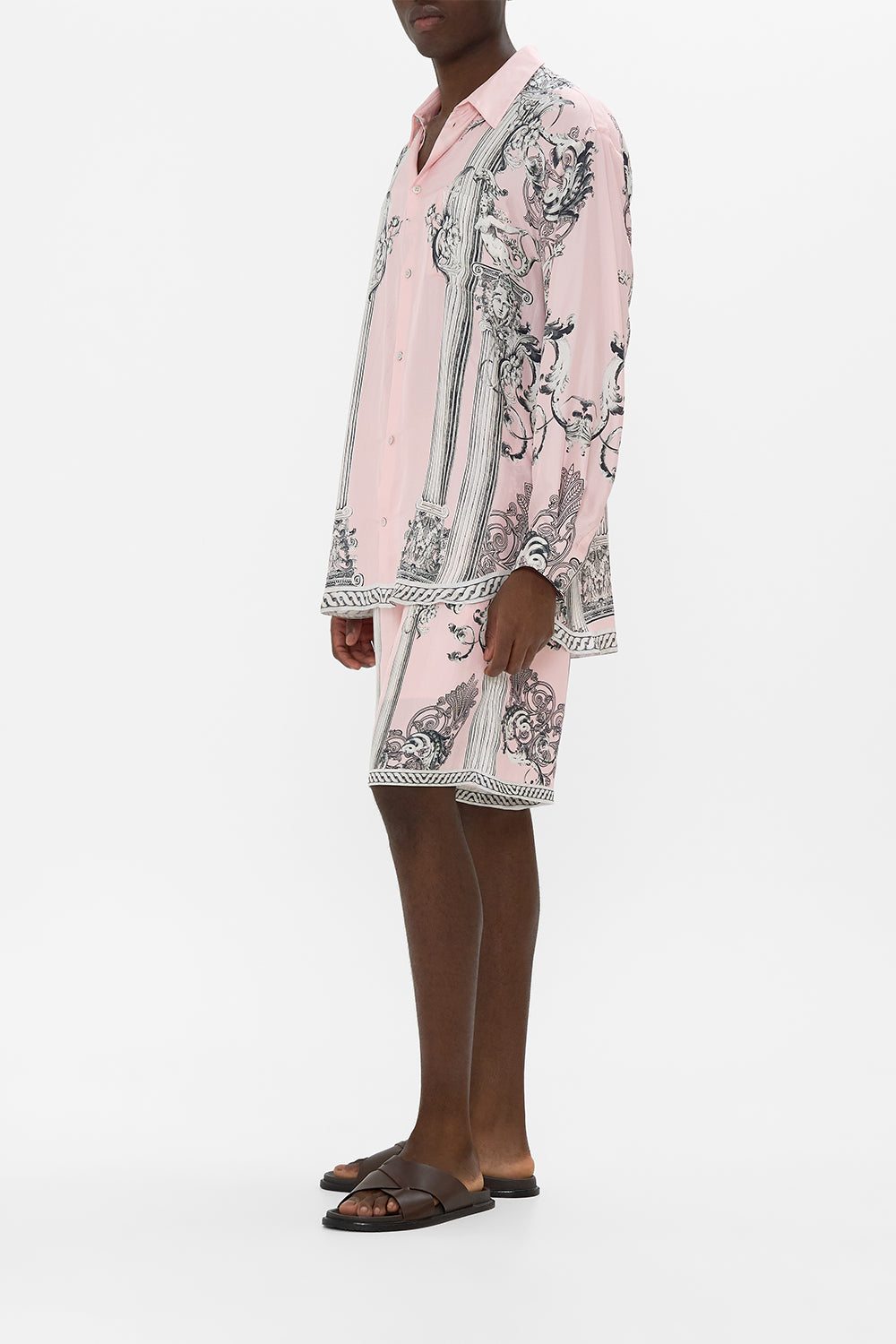 OVERSIZED SHIRT CAVE OF WONDERS