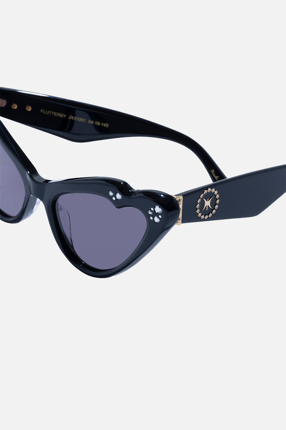 The CAMILLA FLUTTERBY SUNGLASSES SOLID BLACK in our  print.