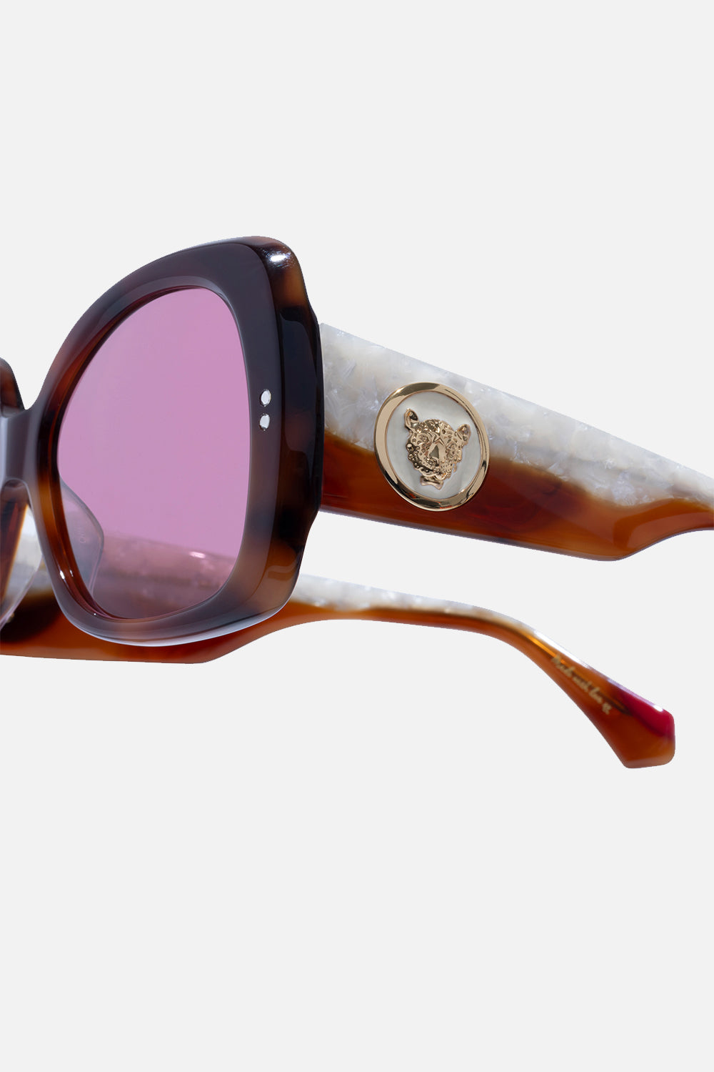 The CAMILLA LATE CHECKOUT SUNGLASSES TORT / IVORY in our  print.