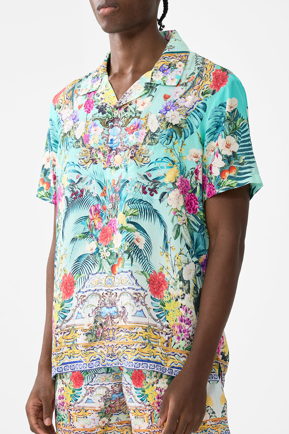 The CAMILLA SHORT SLEEVE CAMP COLLARED SHIRT GARDENS OF QUELUZ in our  print.