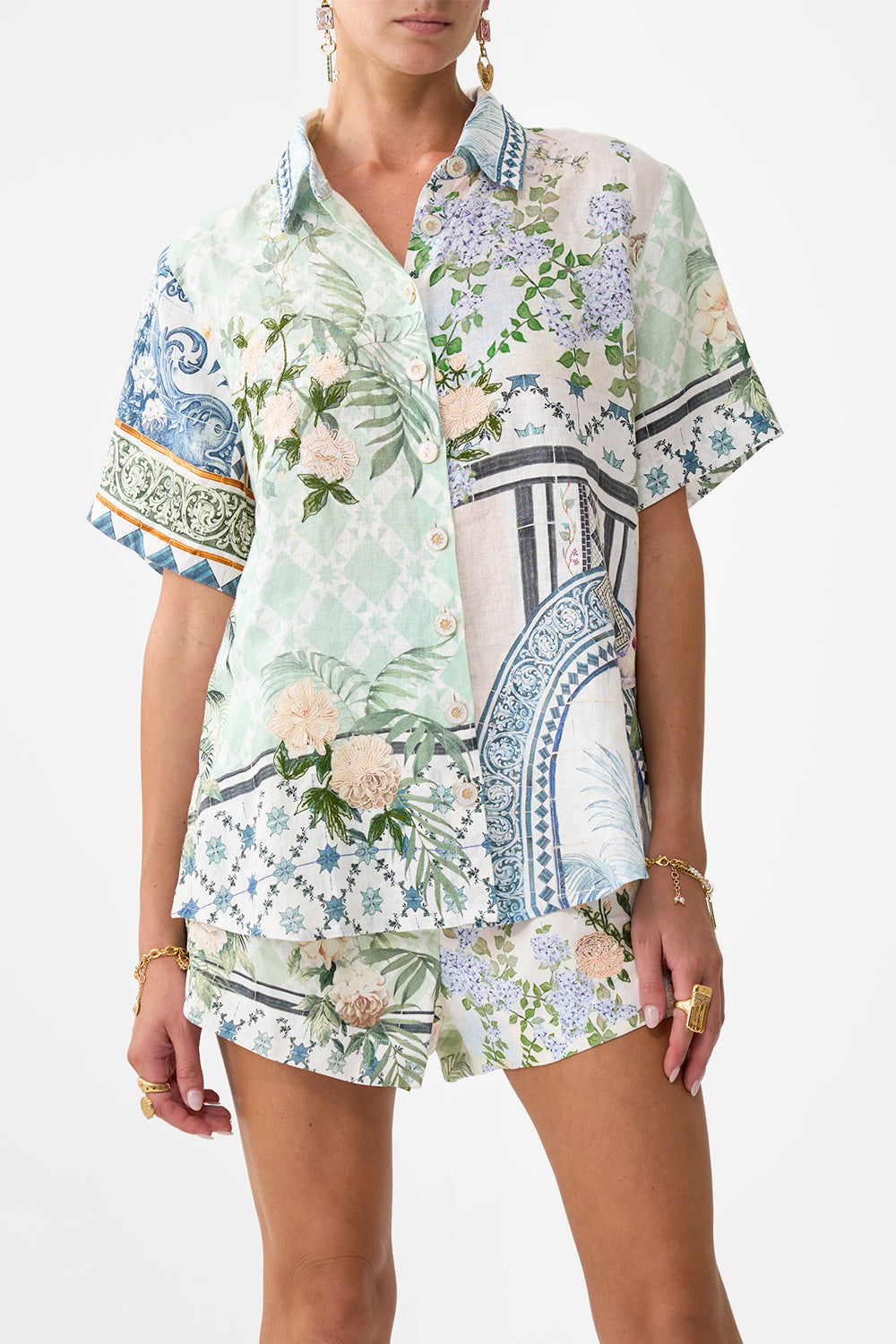 The CAMILLA CLASSIC SHIRT JARDIM PARTY in our  print.