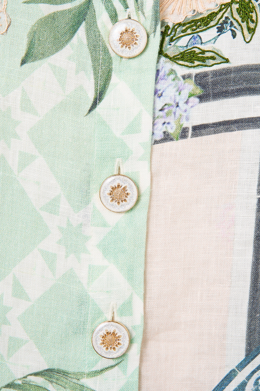 The CAMILLA CLASSIC SHIRT JARDIM PARTY in our  print.