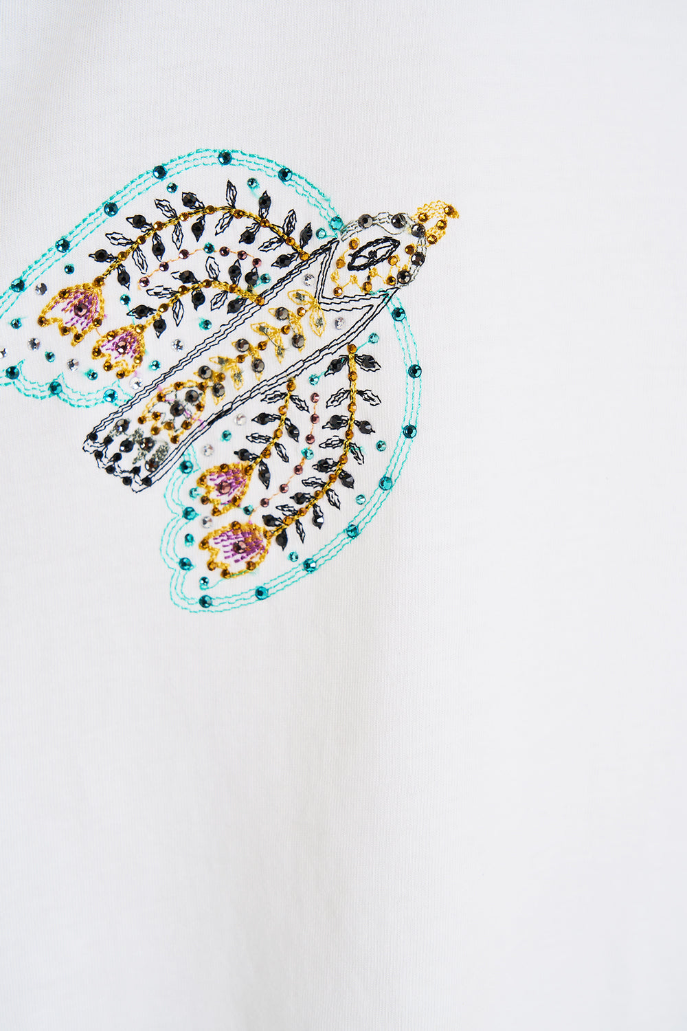 The CAMILLA CLASSIC TEE LIVING IN COLOUR in our  print.