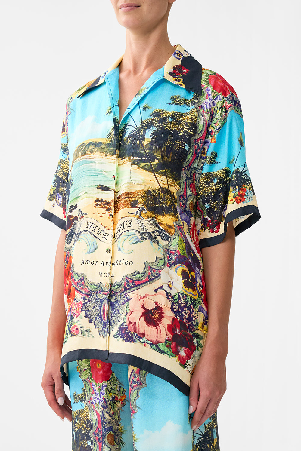 The CAMILLA OVERSIZED SHIRT WITH POCKET BATHING BOMBSHELL in our  print.