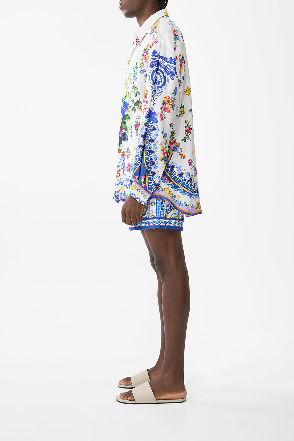 The CAMILLA LONG SLEEVE OVERSIZED SHIRT TILES DARLS in our  print.
