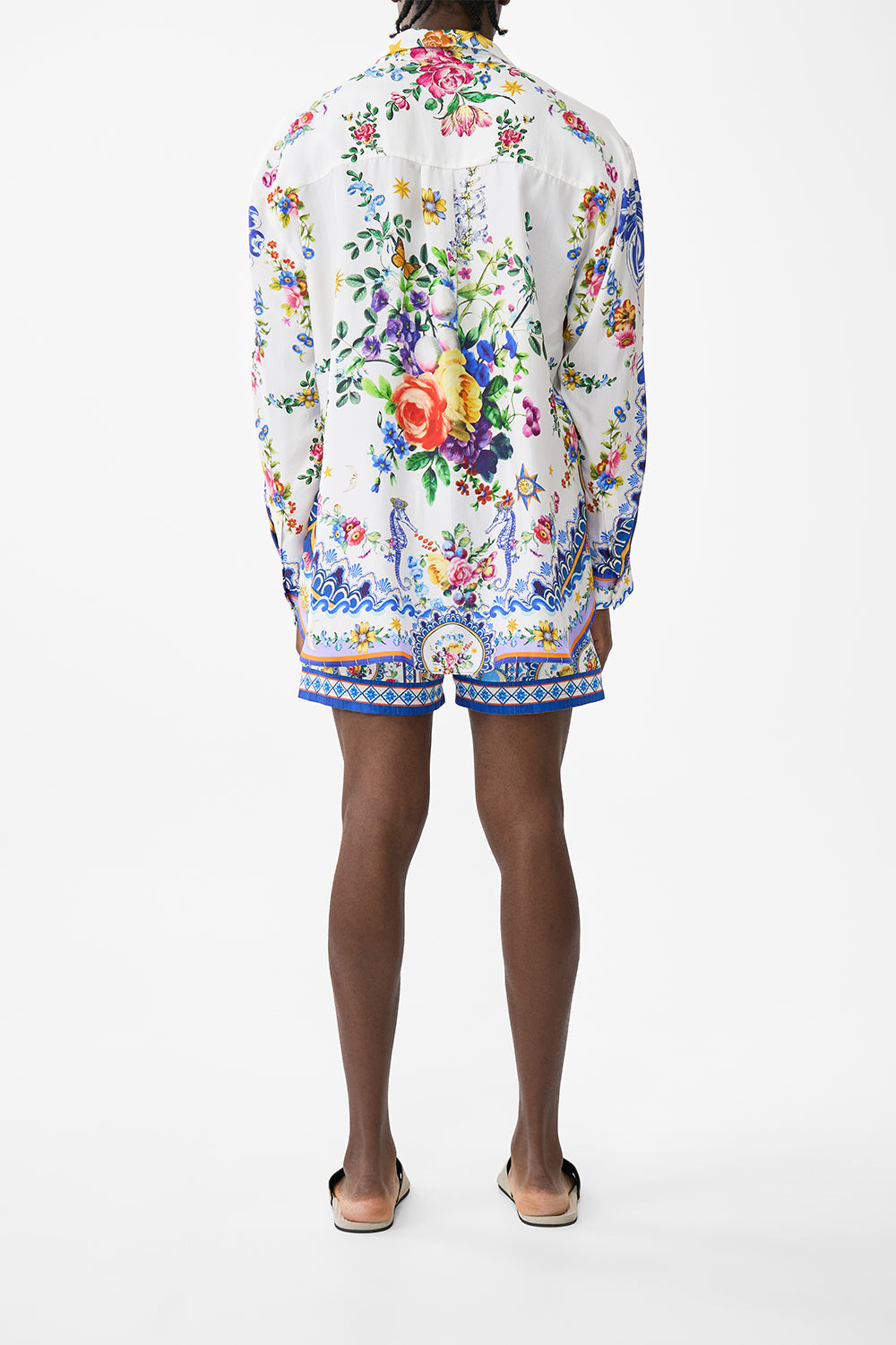 The CAMILLA LONG SLEEVE OVERSIZED SHIRT TILES DARLS in our  print.