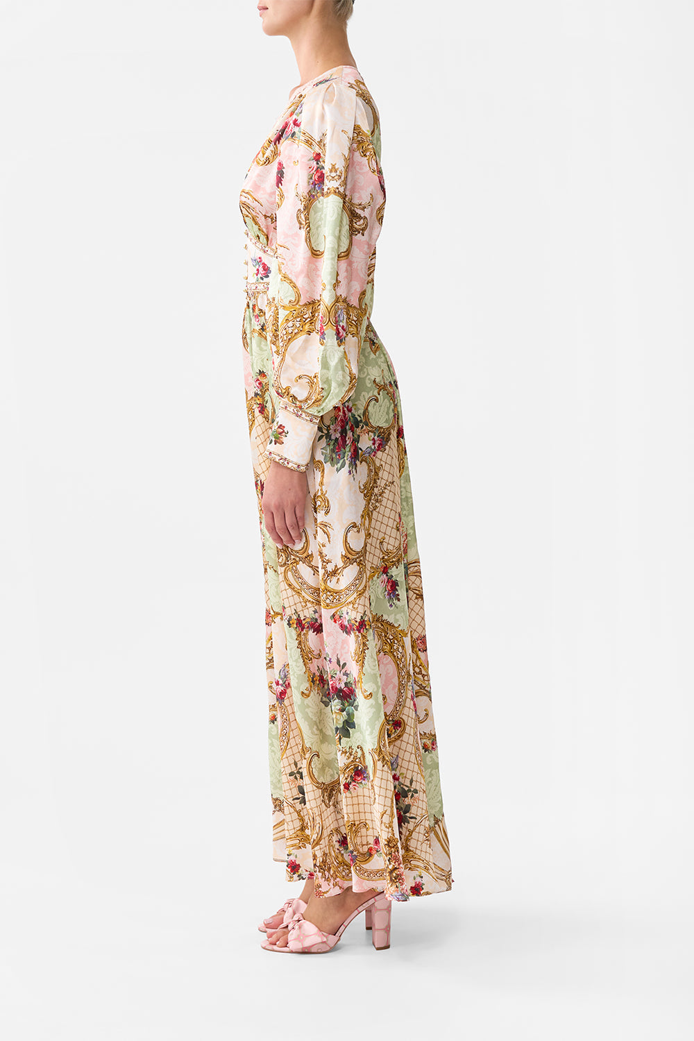 The CAMILLA SHAPED WAISTBAND DRESS WITH GATHERED SLEEVES THE QUEENS QUARTERS in our  print.