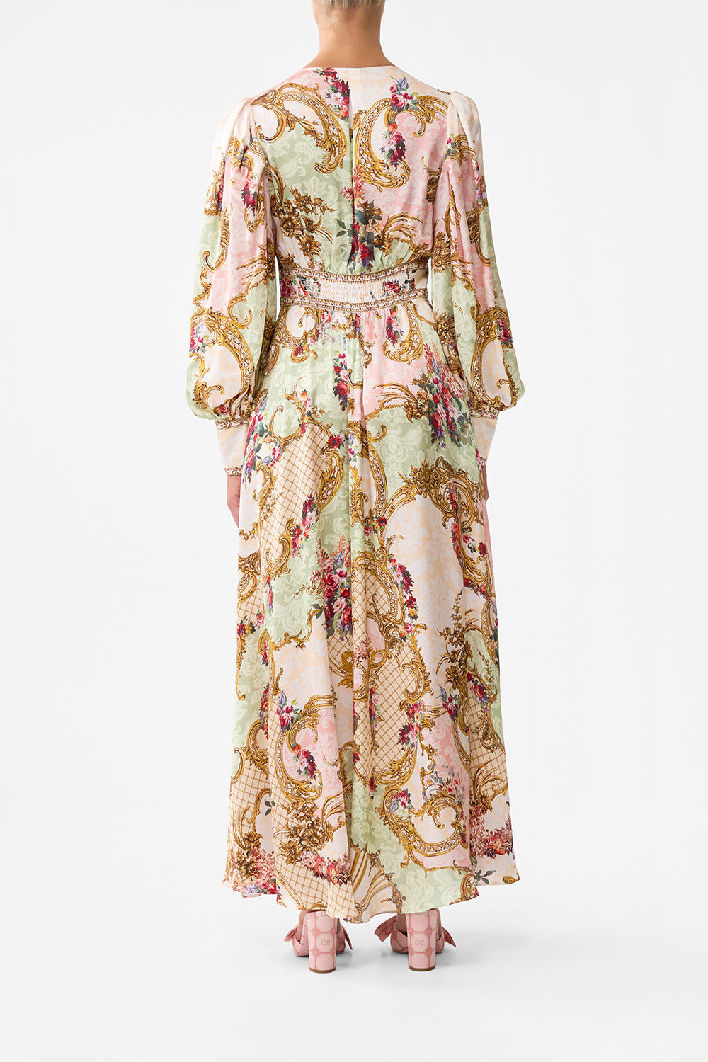The CAMILLA SHAPED WAISTBAND DRESS WITH GATHERED SLEEVES THE QUEENS QUARTERS in our  print.
