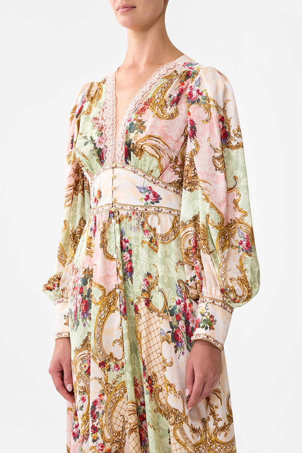The CAMILLA SHAPED WAISTBAND DRESS WITH GATHERED SLEEVES THE QUEENS QUARTERS in our  print.