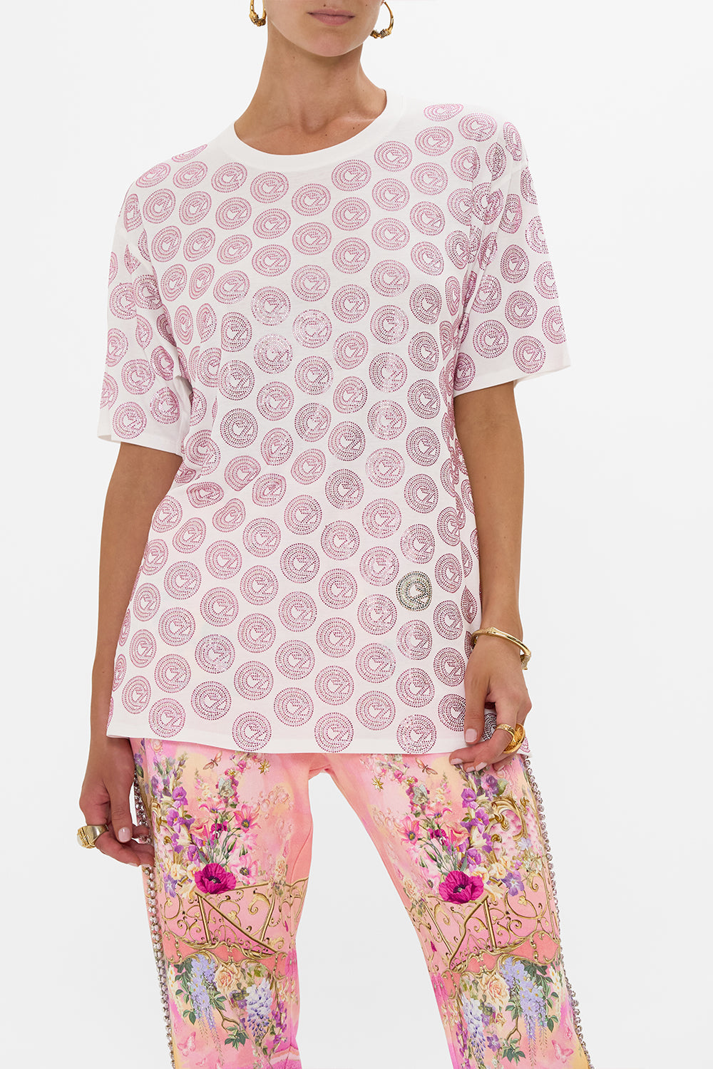The CAMILLA OVERSIZED BAND TEE - WHITE/PINK TOTALLY OZMOPOLITAN in our  print.