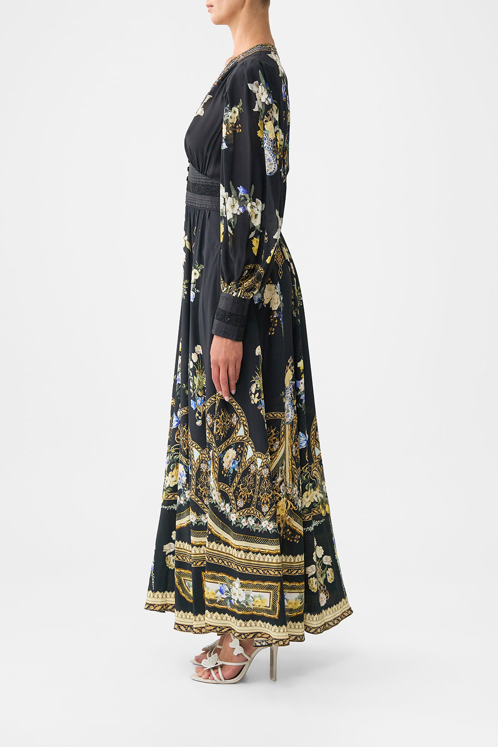 The CAMILLA shaped waistband dress with gathered sleeves from our print Ottoman elegance
