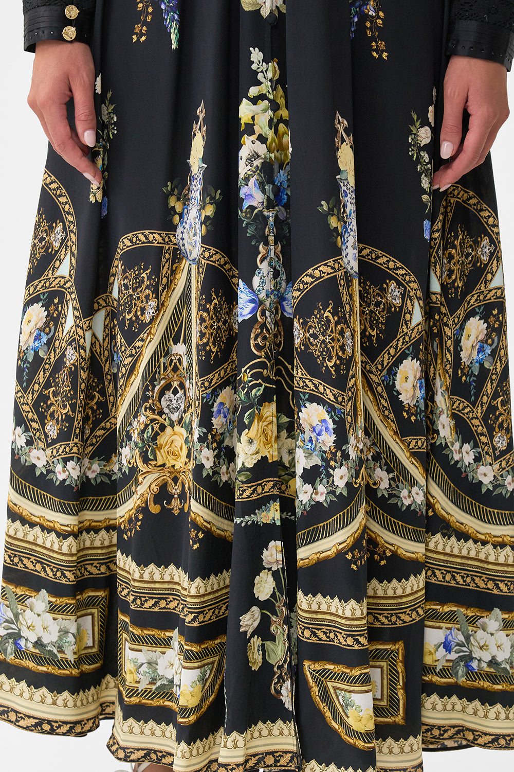 The CAMILLA shaped waistband dress with gathered sleeves from our print Ottoman elegance