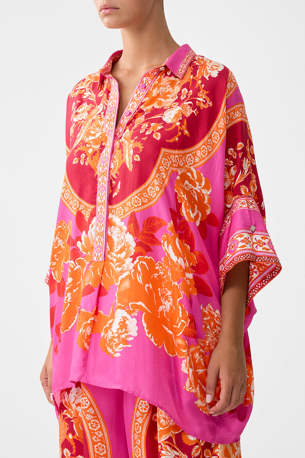 The CAMILLA BATWING SHIRT TILES OF TÜRKIYE in our  print.