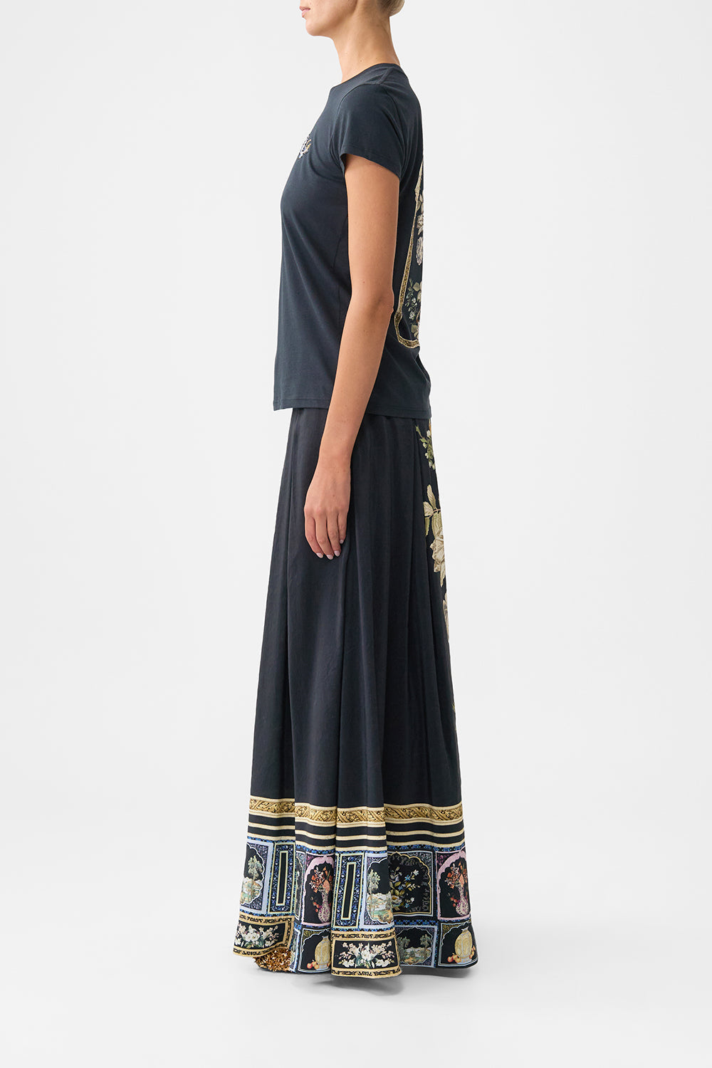 The CAMILLA slim fit round neck t-shirt from our print Ottoman elegance