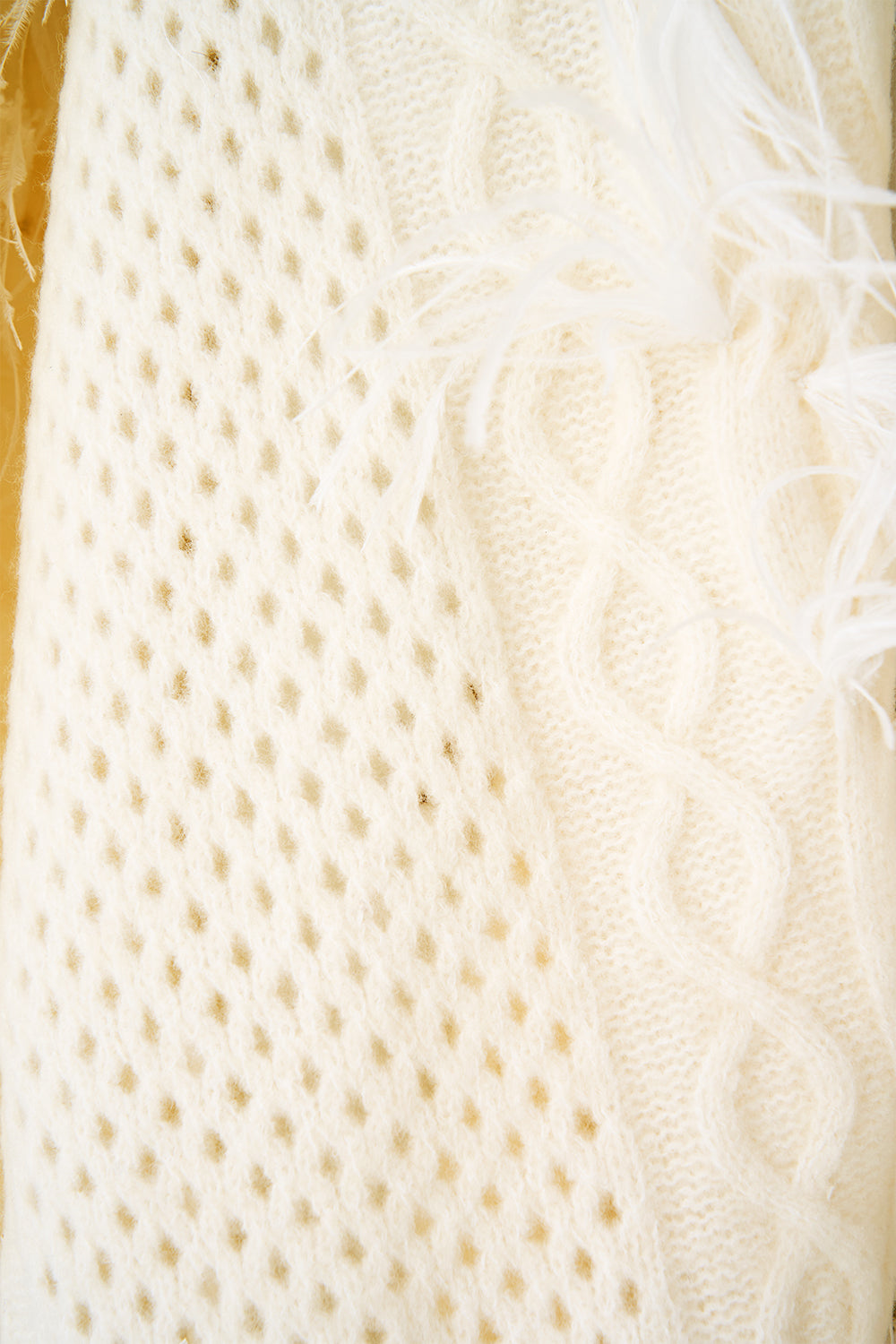 THROW OVER WITH FEATHERS TILED IN TIME